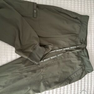 Medcouture Women’s Green Jogger Scrub Pants size Medium